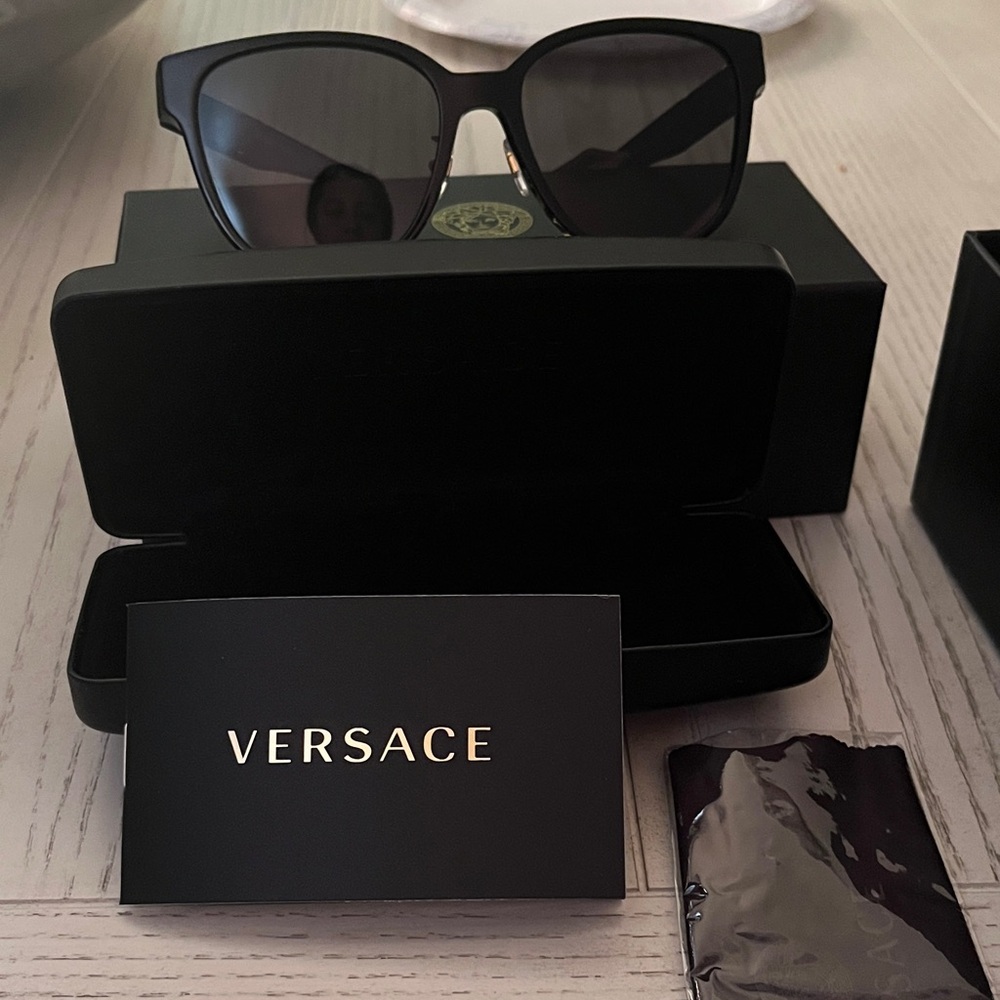 Versace Elegant Black Sunglasses